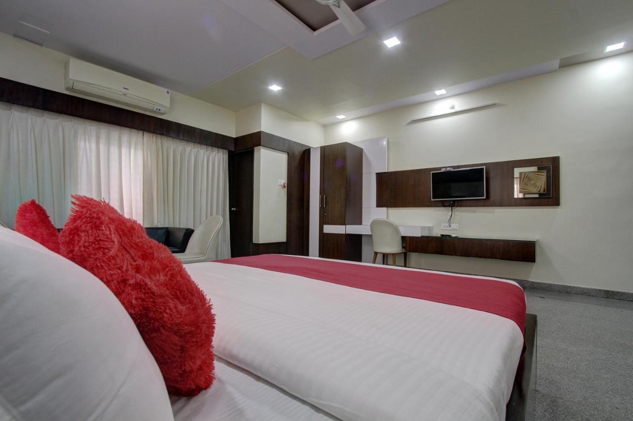 Hotel Le Grande Bijapur  Bagian luar foto
